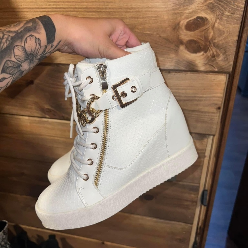 Ankle booties size 1
